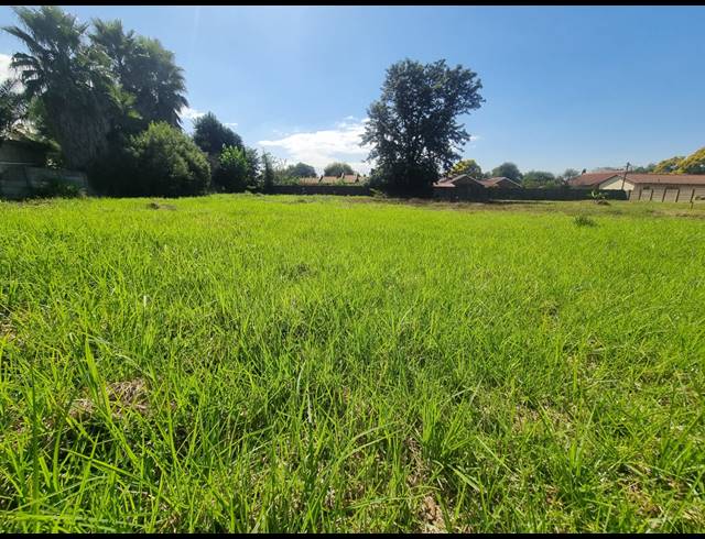 1,060M² VACANT LAND FOR SALE IN FALCON RIDGE